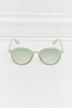 Load image into Gallery viewer, Full Rim Polycarbonate Frame Sunglasses