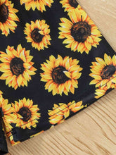 Load image into Gallery viewer, Girls Slogan Graphic Top and Sunflower Print Shorts Set