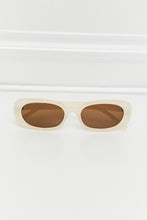 Load image into Gallery viewer, Oval Full Rim Sunglasses