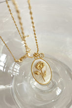 Load image into Gallery viewer, Flower Shell Pendant Copper Necklace