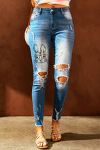Load image into Gallery viewer, Easter Distressed Frayed Hem Jeans