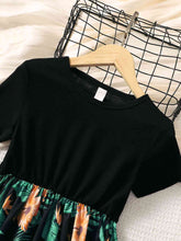 Load image into Gallery viewer, Floral Round Neck Short Sleeve Dress