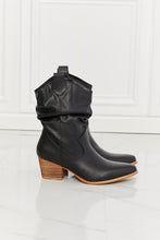 Load image into Gallery viewer, MMShoes Better in Texas Scrunch Cowboy Boots in Black