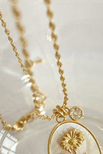 Load image into Gallery viewer, Flower Shell Pendant Copper Necklace