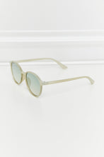 Load image into Gallery viewer, Full Rim Polycarbonate Frame Sunglasses
