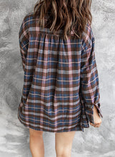 Load image into Gallery viewer, Plaid Slit High-Low Shirt with Pockets
