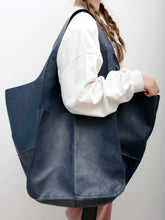 Load image into Gallery viewer, Women's Simple Large Capacity Tote Bag
