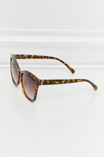 Load image into Gallery viewer, Full Rim Polycarbonate Sunglasses
