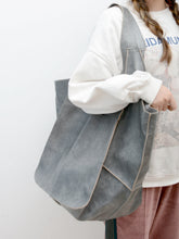 Load image into Gallery viewer, Women's Simple Large Capacity Tote Bag
