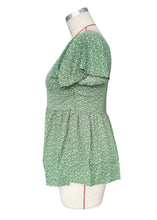 Load image into Gallery viewer, Green Plus Size Floral Peplum Top
