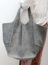Load image into Gallery viewer, Women's Simple Large Capacity Tote Bag
