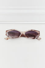 Load image into Gallery viewer, Wayfare Polycarbonate Frame Sunglasses
