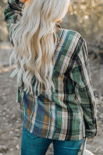 Load image into Gallery viewer, Green Chest Pockets Button Up Plaid Shirt
