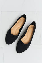 Load image into Gallery viewer, Forever Link Scalloped Trim Flats
