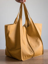 Load image into Gallery viewer, Women's Simple Large Capacity Tote Bag

